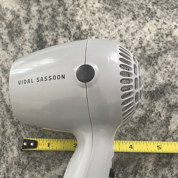 VIDAL SASSOON 1600W MINI TRAVEL HAIR DRYER W DUAL VOLTAGE - Picture 7 of 8